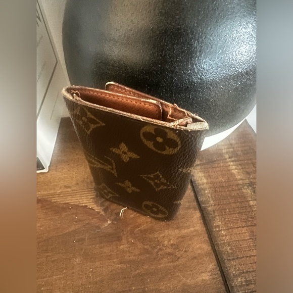 Louis Vuitton Key Case - Picture 3 of 8